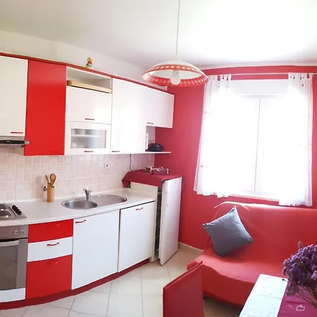 Erdgeschosswohnung Mit Viel Komfort Und Terrasse By Interhome טרוגיר